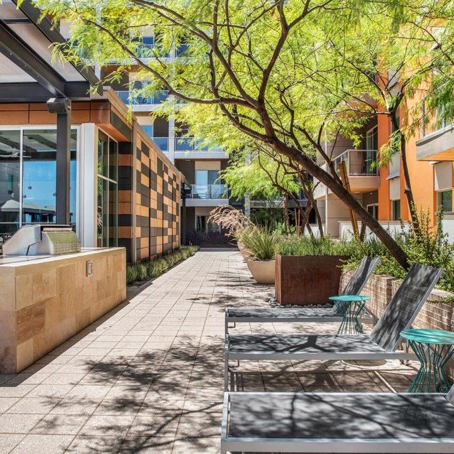 Broadstone Scottsdale Quarter – Outdoor Courtyard with Lounge Seating