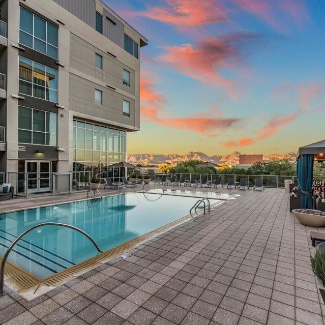 Broadstone Scottsdale Quarter – Sunset Poolside Retreat
