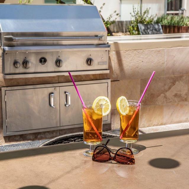 Broadstone Scottsdale Quarter – Outdoor Grill and Refreshments